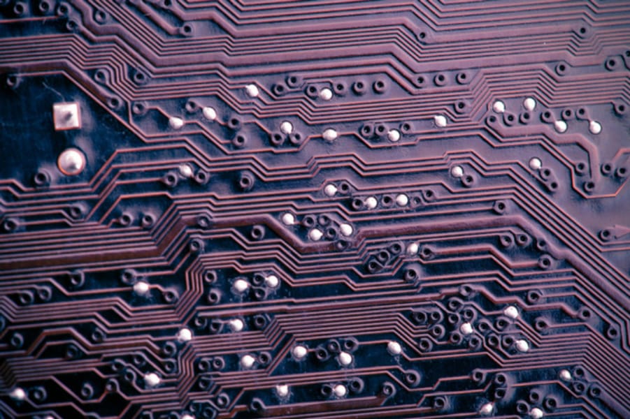 多層PCB鋪銅，多層PCB的最外層一般是什么？？
